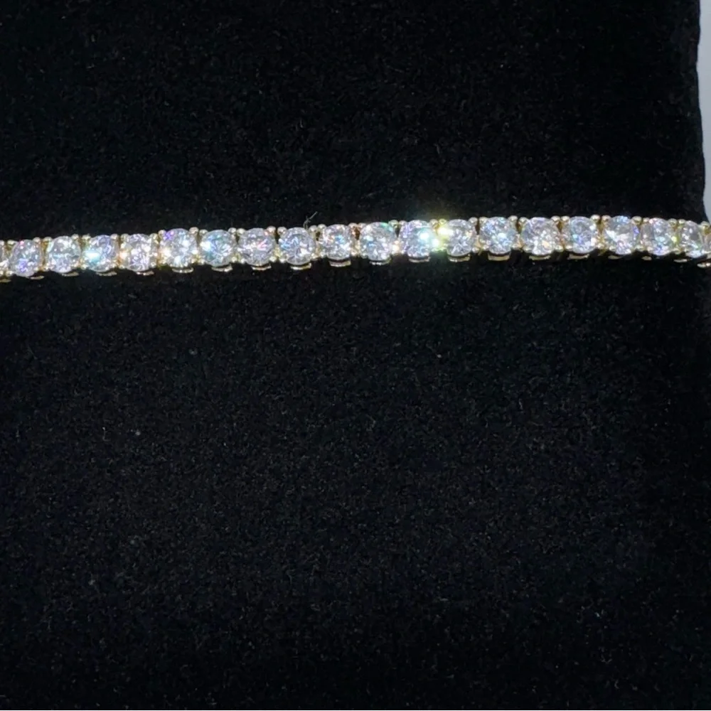 18kt Tennis Bracelet - Picture 3 of 12